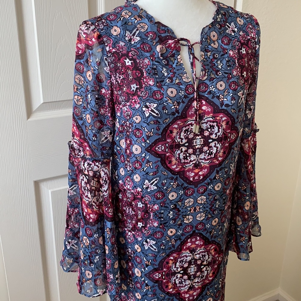 WHBM Bell Sleeve Medallion Print Dress Size XS - Picture 5 of 16